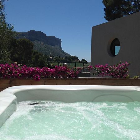 By Cassis Chambre Privee Dans Maison Familiale Luaran gambar
