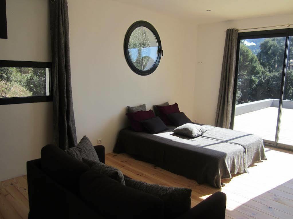 By Cassis Chambre Privee Dans Maison Familiale Luaran gambar