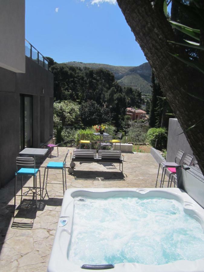 By Cassis Chambre Privee Dans Maison Familiale Luaran gambar